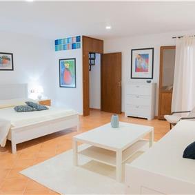 3 bedroom villa with pool and tennis court in Sicily, sleeps 6-8